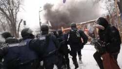 Столкновения под Верховной Радой в Киеве: в палаточном городке найдено оружие (видео) Столкновения под Верховной Радой в Киеве: в палаточном городке найдено оружие (видео)