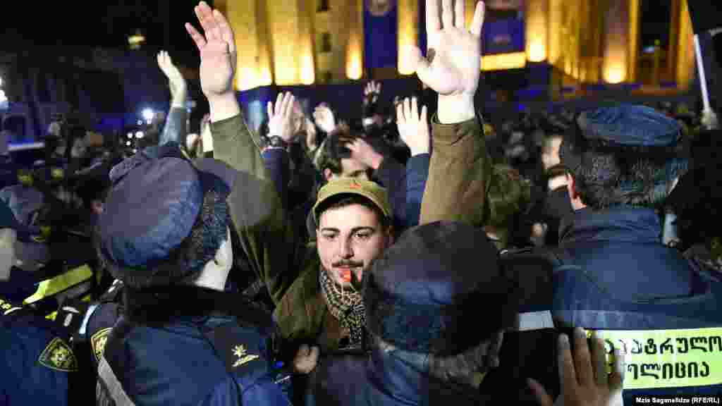 Демонстарція в Тбілісі. Студенти вийшли підтримати робітників, які вимагають поліпшення трудового законодавства. Фото – Мзія Саганелідзе