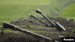 Артиллерия у границы самопровозглашенной Нагорно-Карабахской республики