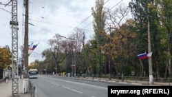 Российская символика на улицах Симферополя в российский День народного единства. Крым, 4 ноября 2024 года