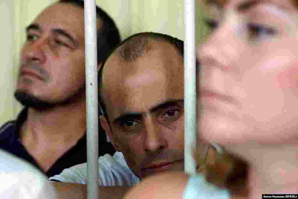 Рустем Абильтаров, строитель из Бахчисарая. Ему грозит 10 лет лишения свободы по подозрению в участии в Хизб ут-Тахрир. Дома у него осталось четверо детей.