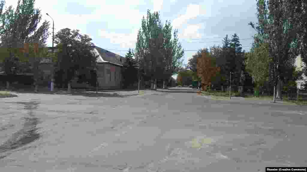 Фотография перекрестка в Марьинке, сделанная в 2014 году  