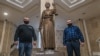 Ильнур Хамидуллин (справа) и Юрий Никишин далеко не в первый раз обвиняют власть в дискриминации. Фото — декабрь 2020 года.