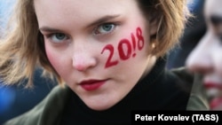 Санкт-Петербург, 7 октября, участница акции сторонников Алексея Навального