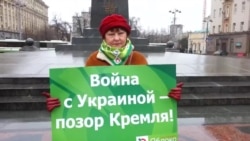 Антивоенная акция партии Яблоко в Мокве. Галина Михалева Антивоенная акция партии Яблоко в Мокве. Галина Михалева