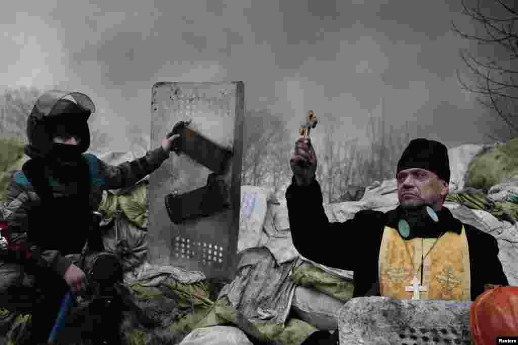 Еще один снимок Жерома Сессини из агентства Magnum Photos, удостоившийся награды, посвящен драматическим событиям на Евромайдане в Киеве.  