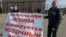По утверждениям организаторов, в "Восточный фронт" самообороны в Донецке записалось несколько сот человек