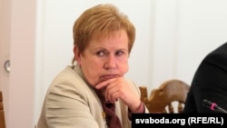 Лідзія Ярмошына падчас рэгістрацыі ў Цэнтравабаркаме кандыдатаў на пасаду прэзыдэнта. 10 верасьня 2015 году