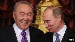 Russian President Vladimir Putin (right) with his Kazakh counterpart Nursultan Nazarbayev. Both Moscow and Astana have been singled out for criticism in a new report on civil liberties around the globe.