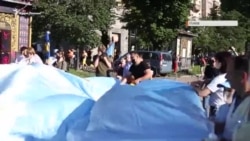З прапором Хрещатиком. Хода до Дня кримськотатарського прапора в Києві (відео) З прапором Хрещатиком. Хода до Дня кримськотатарського прапора в Києві (відео)
