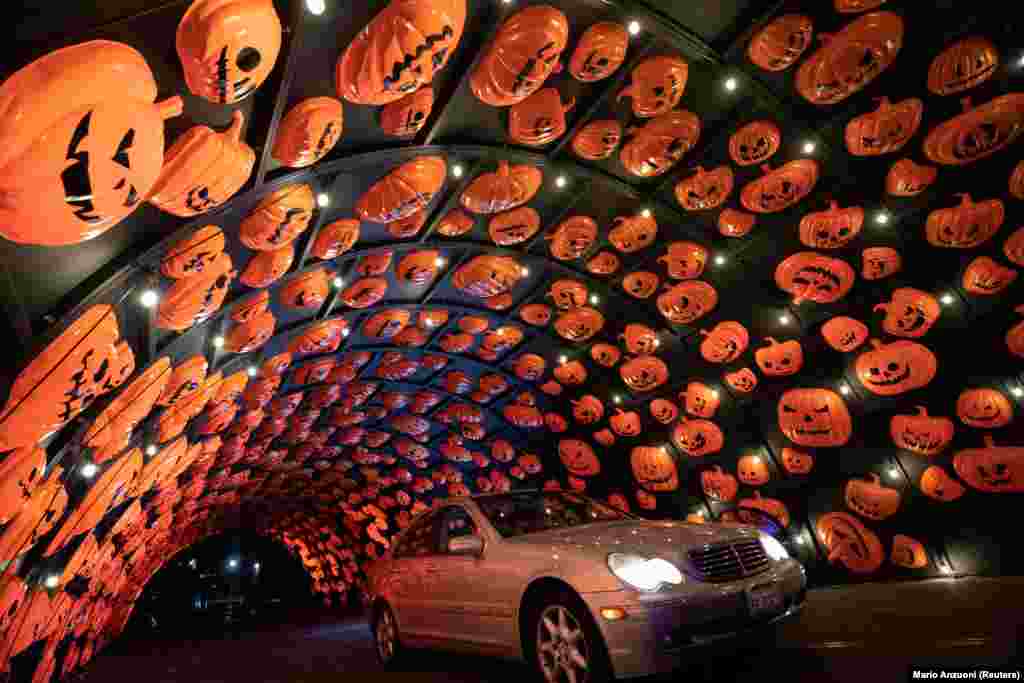 Автомобильный тоннель «HAUNTOWEEN LA» в Калифорнии, США
