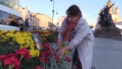 Обыск в доме Рослякова и траурные акции. Все о трагедии в Керчи (видео) Обыск в доме Рослякова и траурные акции. Все о трагедии в Керчи (видео)