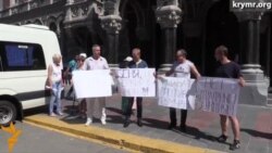 Кримські вкладники пікетували Нацбанк Кримські вкладники пікетували Нацбанк
