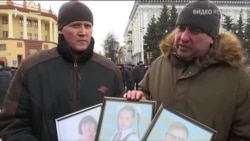 «Они скрывают от нас правду»: жители Кемерово вышли на митинг (видео) «Они скрывают от нас правду»: жители Кемерово вышли на митинг (видео)