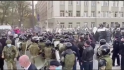 Не верят в болезнь и протестуют Не верят в болезнь и протестуют
