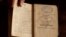 Первый кадр фильма Last Folio. Книга, принадлежавшая портному Якобу Дойчу, погибшему в Освенциме