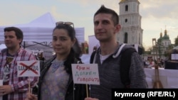 Главред «Украинской правды» Севгиль Мусаева и представитель Крым SOS во Львове Алим Алиев