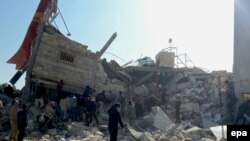 Разбомбленная гуманитарная больница в сирийском городе Марат-аль-Нуман в провинции Идлиб (15 февраля 2016 года)