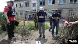 Представители миссии ОБСЕ на месте обстрела детского сада