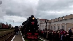 В Керчи встретили «Поезд Победы» под советскую песню (видео) В Керчи встретили «Поезд Победы» под советскую песню (видео)