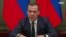 Медведев и Собянин против мигрантов