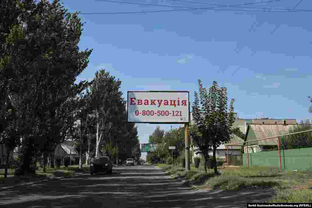 A sign advertises assistance with evacuation out of Pokrovsk on a street in the eastern Ukrainian city in late September 2024. 