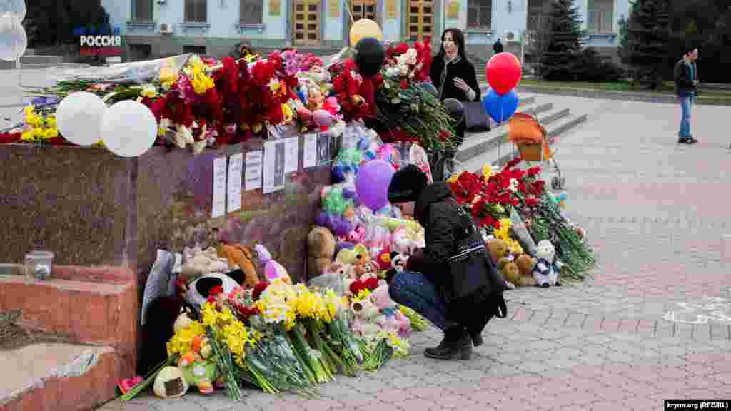 Всего, по официальным данным МЧС, в результате трагедии погибли 64 человека, в том числе 41 ребенок