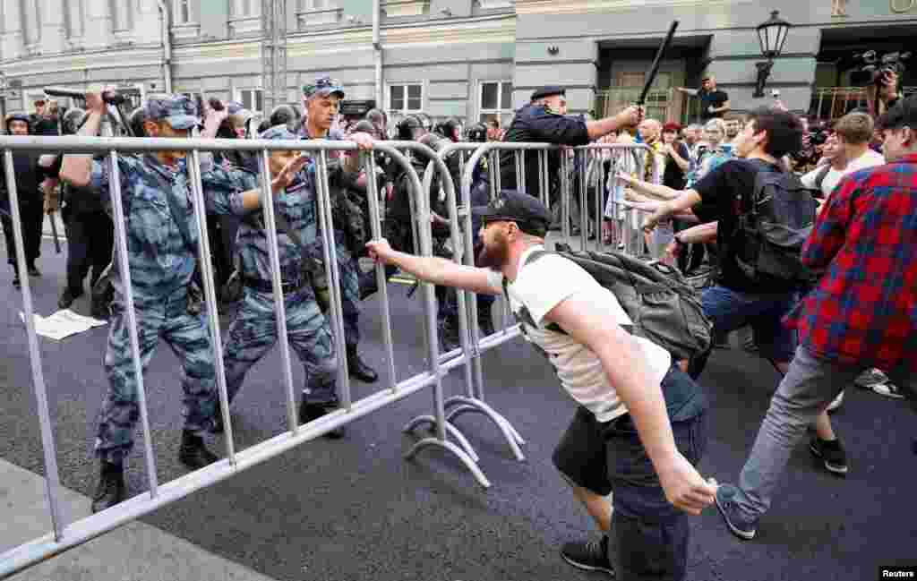 Scuffles took place in Moscow, where around 2,000 protesters reportedly started marching toward the Kremlin before being stopped by metal barriers and lines of police. 