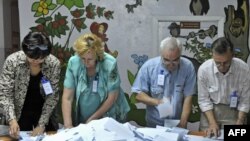 Counting votes in Bishkek