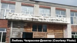Аварийный вход в школу села Антоньевка Алтайского края