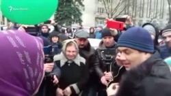 Арест Курбединова закончился. Активисты встречали его с шариками и подарками (видео) Арест Курбединова закончился. Активисты встречали его с шариками и подарками (видео)