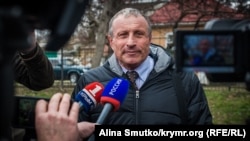 Journalist Mykola Semena speaks to reporters at the start of his trial in Simferopol on March 20.