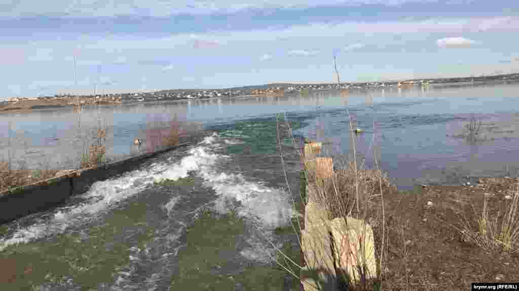 У січні російська влада Криму почала перекидання води з Білогірського водосховища в сусіднє – Тайганське. У Кримському управлінні водного господарства та меліорації пояснили, що це пов'язано з «надзвичайно рясними зимовими опадами»