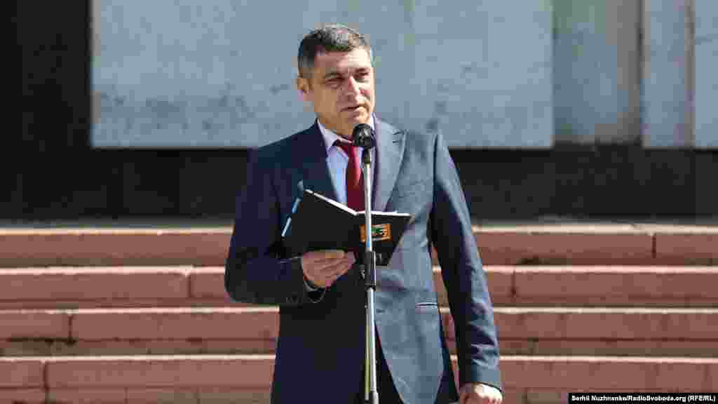 Виступаючи перед присутніми, заступник міністра Юсуф Куркчі підкреслив: «Вірю, що скоро український державний і військово-морський прапори майорітимуть над Севастополем і Кримом, Луганськом і Донецьком!»