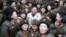 Лидер КНДР Ким Чен Ын в окружении военнослужащих женской роты Корейской народной армии