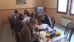 Tuđa kuća tuga je golema Tuđa kuća tuga je golema
