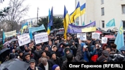 «Оккупация и аннексия Крыма произошли вопреки воле людей, которые хотели перемен» – Виталий Портников. На фото: Евромайдан в Крыму, 2014 г.
