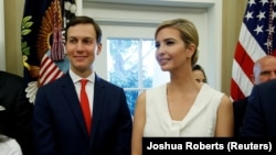 Джаред Кушнер и Иванка Трамп в Белом доме, 31 июля 2017 года