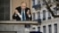 Граффити в Париже на площади Мира. Франция. Март 2022 года
