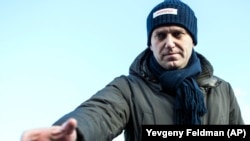 Навальный приветствует своих сторонников