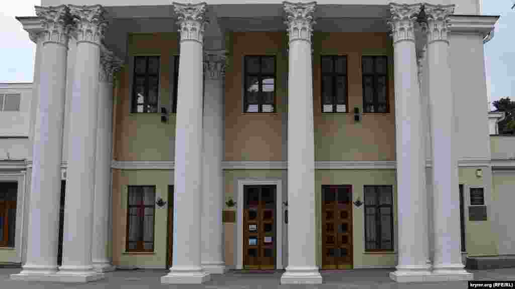 В связи с введением в Крыму режима «повышенной готовности» в Ялте закрылся театр имени Чехова