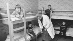 Русские приемыши. Усыновление по-американски (1998) Русские приемыши. Усыновление по-американски (1998)