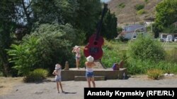 Памятник группе «Кино», село Морское, Крым