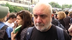Владимир Мирзоев на акции в защиту Кирилла Серебренникова Владимир Мирзоев на акции в защиту Кирилла Серебренникова