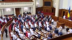 В Верховной Раде почтили память жертв геноцида крымских татар (видео) В Верховной Раде почтили память жертв геноцида крымских татар (видео)