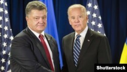 Порошенко и Байден во время встречи в Нью-Йорке 29 сентября 2015 года