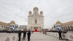 Sfințirea Catedralei Naționale | Mii de credincioși sunt prezenți pe Dealul Arsenalului din Capitală Sfințirea Catedralei Naționale | Mii de credincioși sunt prezenți pe Dealul Arsenalului din Capitală