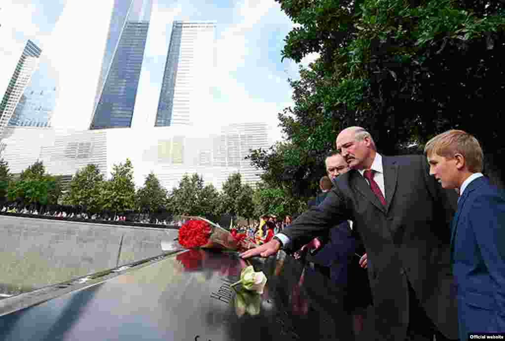 Lukashenka and Kolya lay a wreath at the September 11 memorial in New York on September 27.  