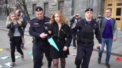 Паперові літачки проти ФСБ. Московська акція на захист Telegram (відео) Паперові літачки проти ФСБ. Московська акція на захист Telegram (відео)