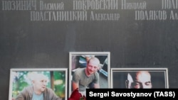 Мемориал убитым в Центральноафриканской республике российским журналистам у Дома журналиста в Москве
